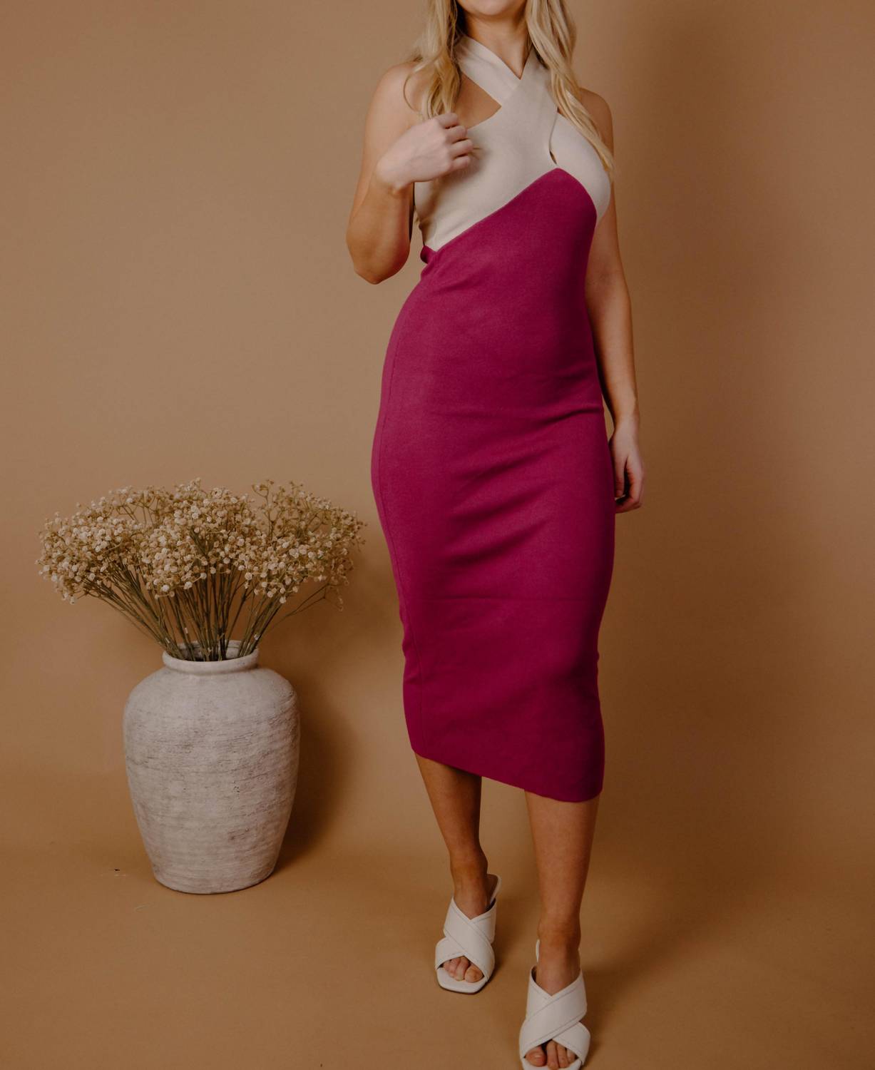 Вязаное платье-халтер в розовом и кремовом цветах LUSH
Вязаное платье-халтер в розовом и кремовом цветах LUSH