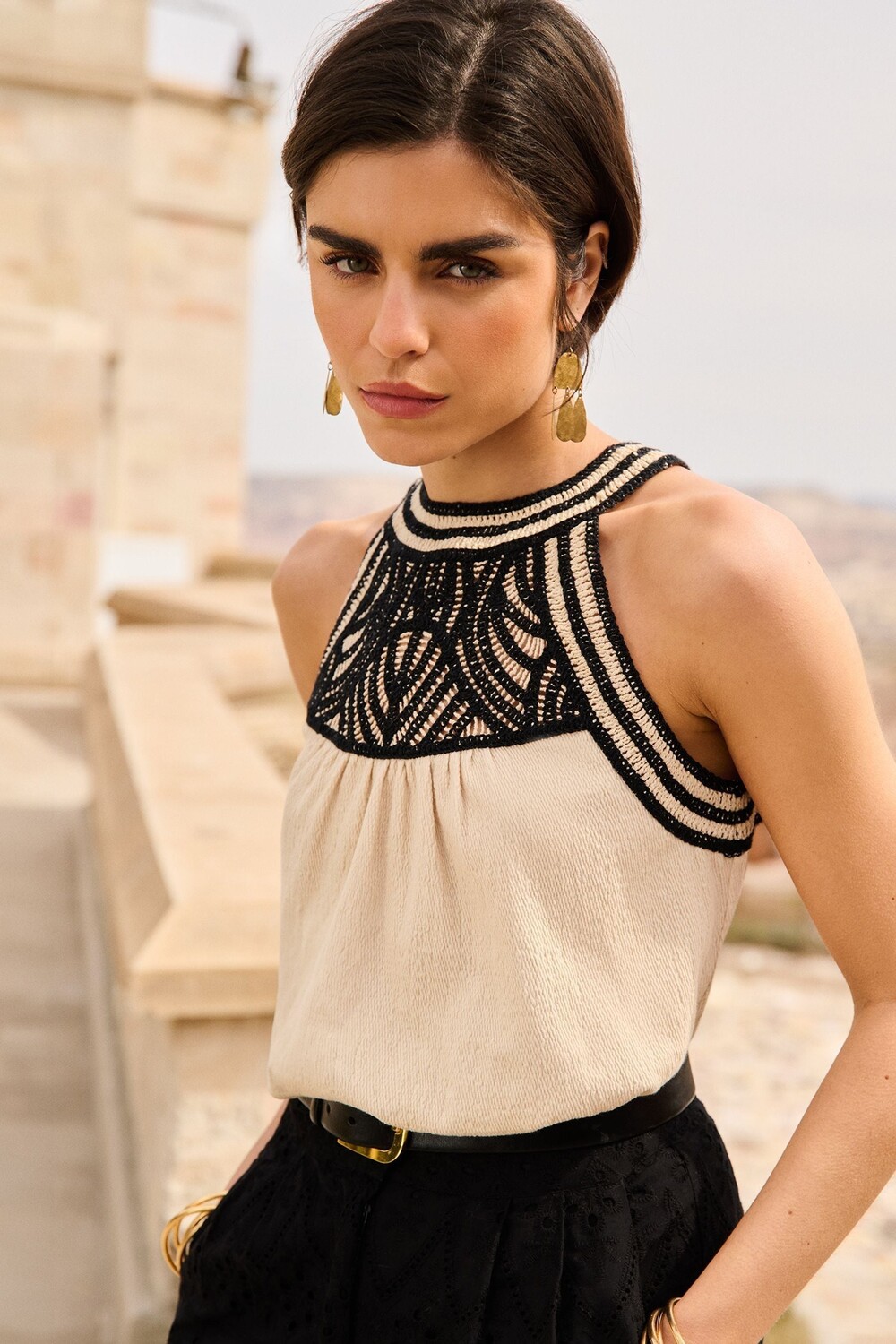 Трикотажный топ с вырезом бретелькой Love & Roses, черный
Трикотажный топ с вырезом бретелькой Love & Roses, черный