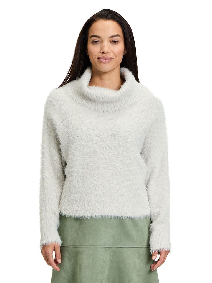 CARTOON Белый свитер с высоким воротником
CARTOON Белый свитер с высоким воротником