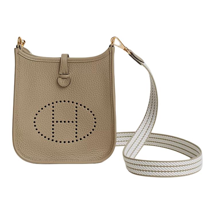 Кожаная сумка Evelyne Clemence Bullock через плечо, кроссбод Evelyne женская умбра HERMES
Кожаная сумка Evelyne Clemence Bullock через плечо, кроссбод Evelyne женская умбра HERMES