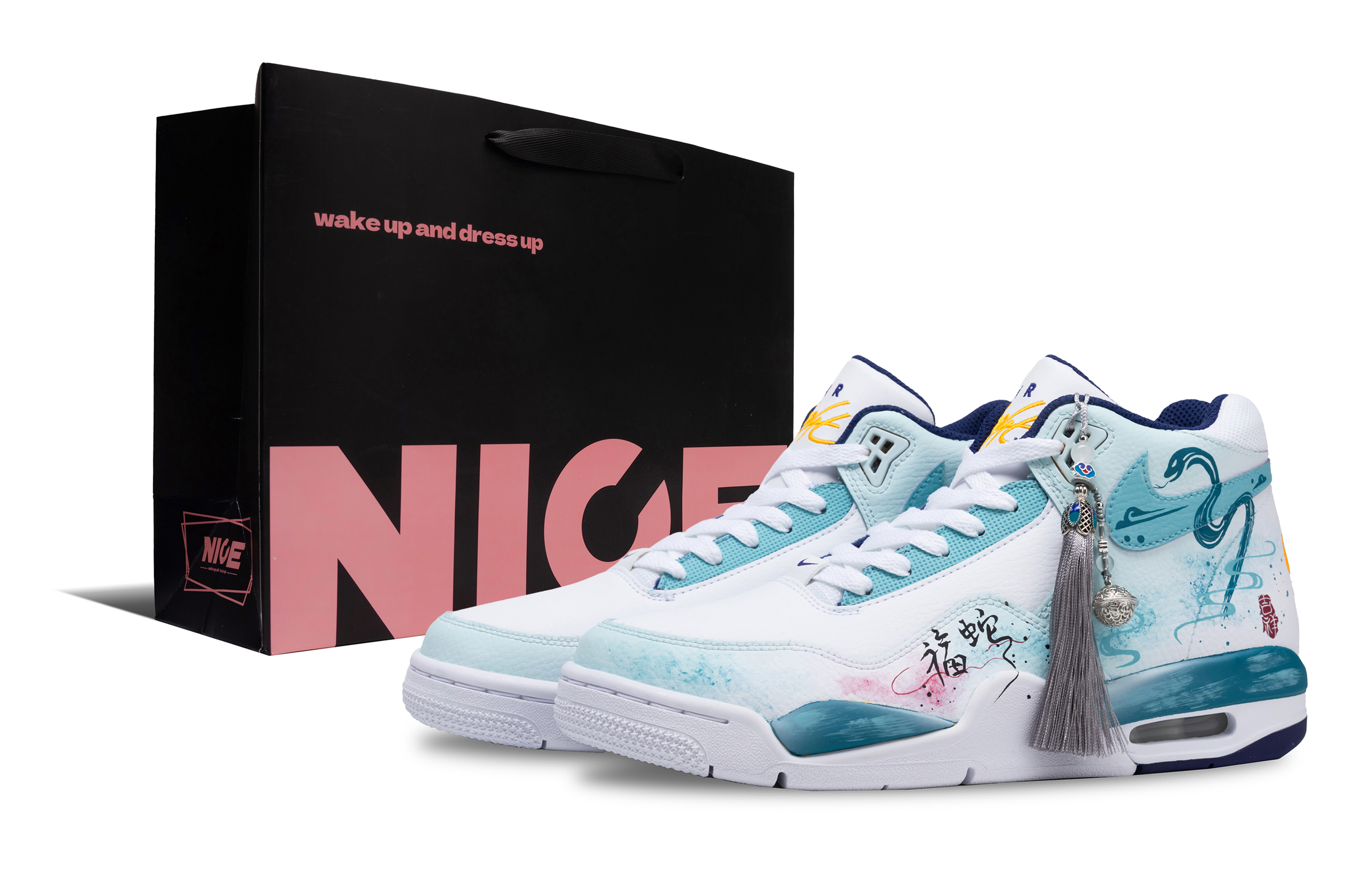 Nike Баскетбольные кроссовки Flight Legacy Mid Top Vintage, мужские, белые, синие 
Nike Баскетбольные кроссовки Flight Legacy Mid Top Vintage, мужские, белые, синие