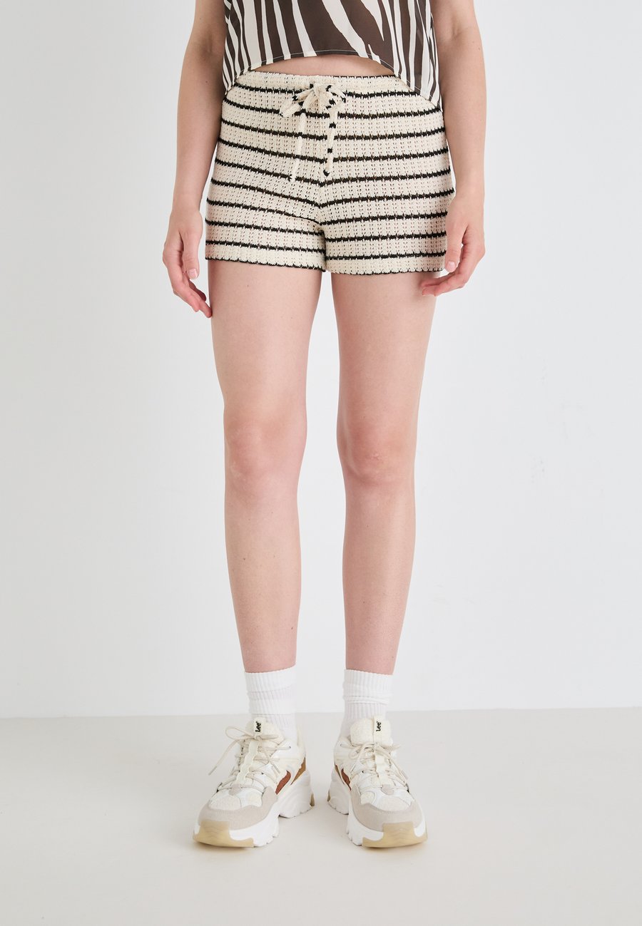 Шорты Gina Tricot Shorts, Stripe/White
Шорты Gina Tricot Shorts, Stripe/White