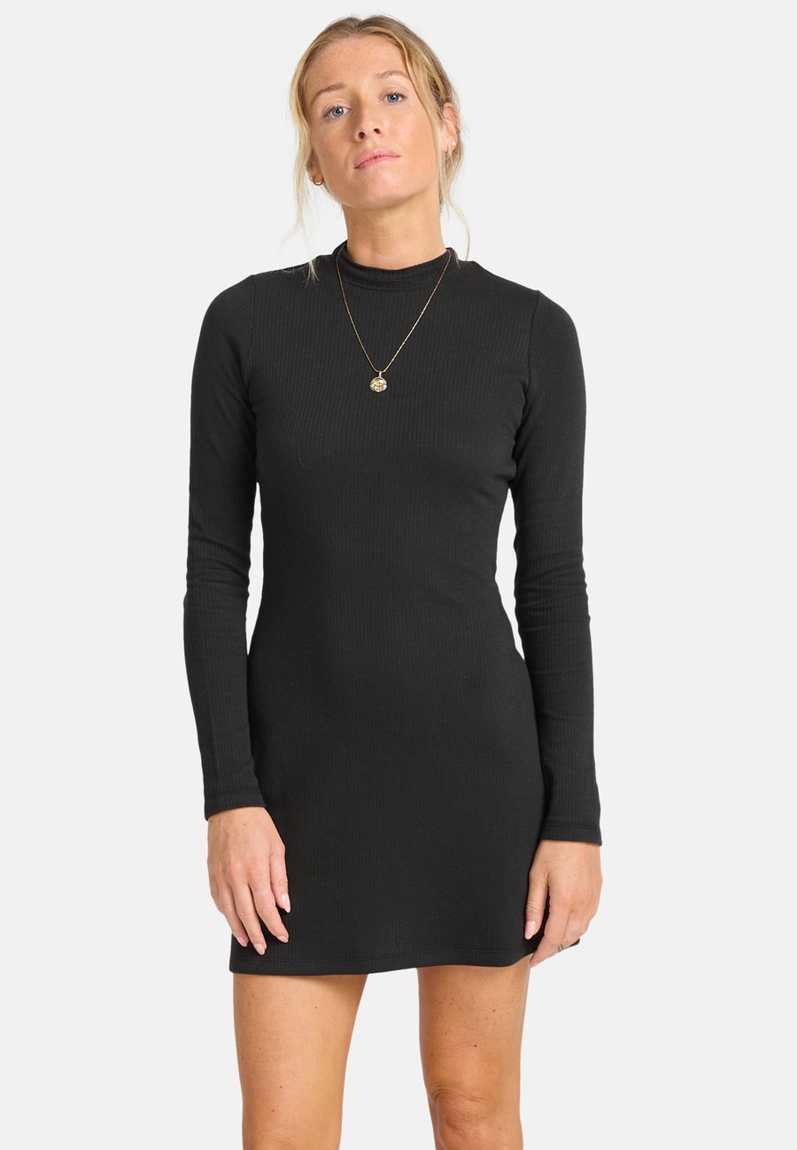 Платье Billabong EVERLEIGH MOCK, Bpb/Black
Платье Billabong EVERLEIGH MOCK, Bpb/Black
