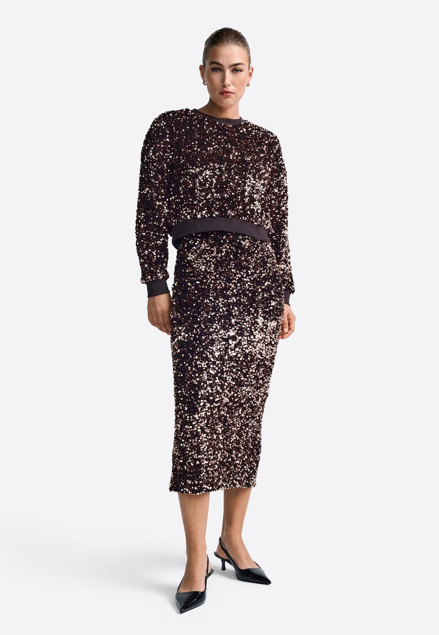 Толстовка Rich & Royal Sweatshirt, Dark Brown, Коричневый, Толстовка Rich & Royal Sweatshirt, Dark Brown
Толстовка Rich & Royal Sweatshirt, Dark Brown, Коричневый, Толстовка Rich & Royal Sweatshirt, Dark Brown