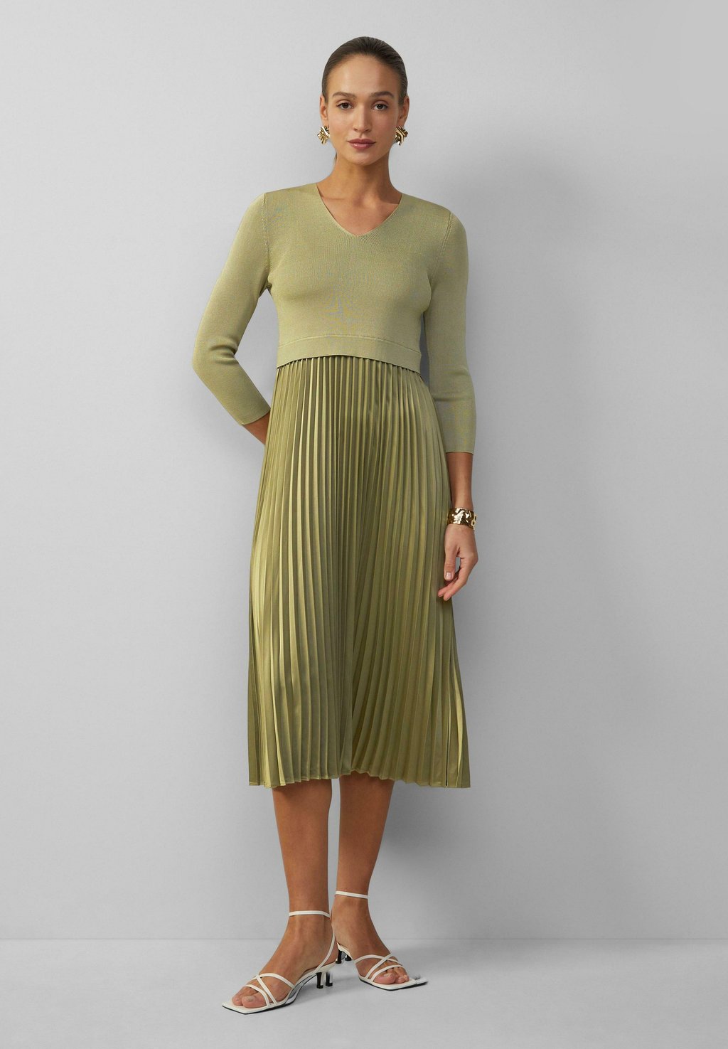 Повседневное платье MIT 3/4-ÄRMELN s.Oliver BLACK LABEL, темно-зеленый
Повседневное платье MIT 3/4-ÄRMELN s.Oliver BLACK LABEL, темно-зеленый