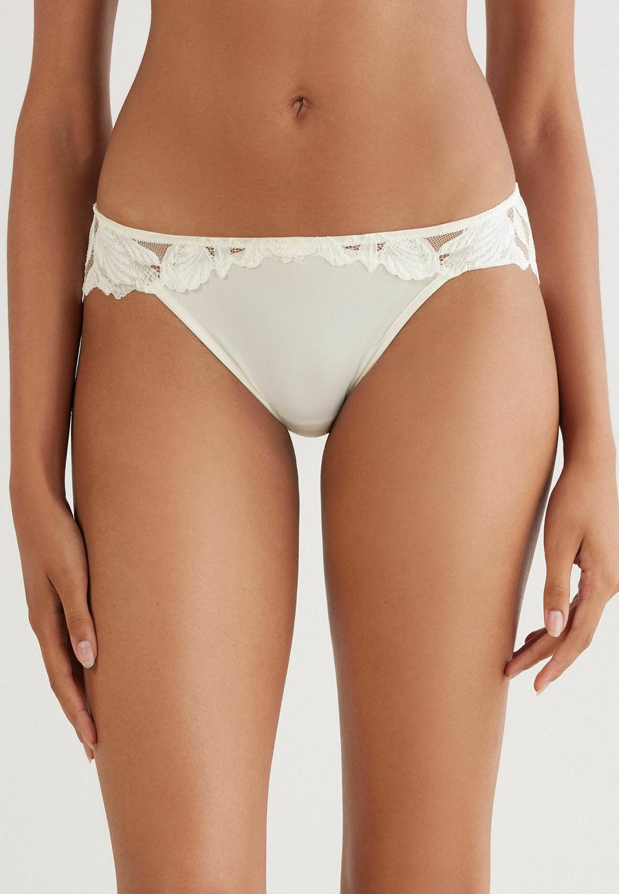 Брифы Intimissimi ABOUT FLOWERS, Ivory/White
Брифы Intimissimi ABOUT FLOWERS, Ivory/White