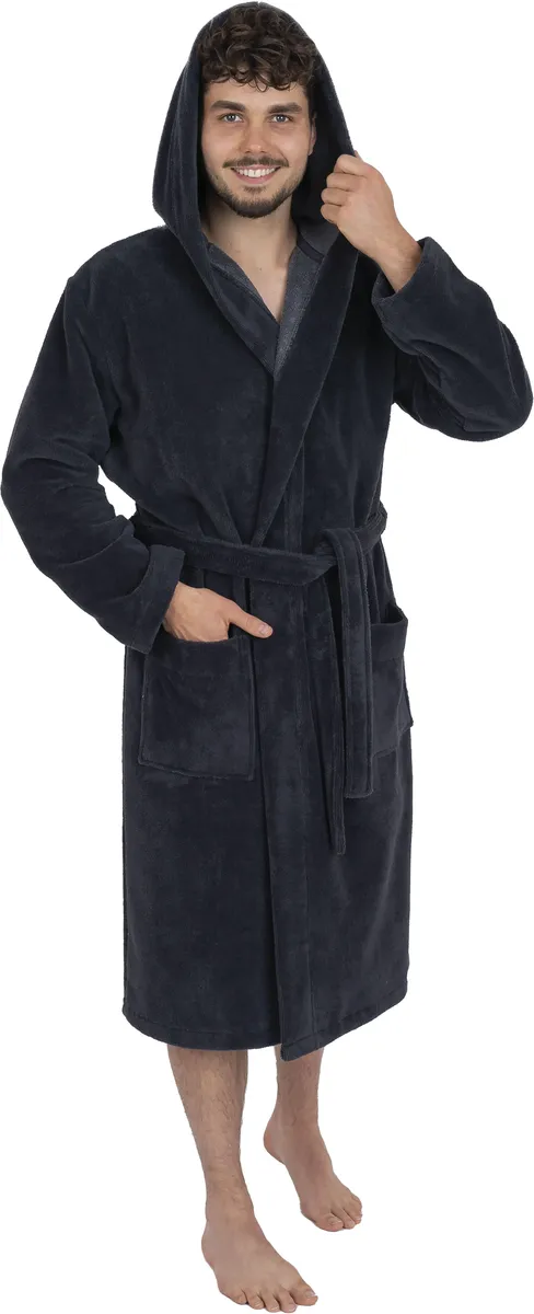 Халат мужской Wewo fashion (1 шт.), с капюшоном, длинный, антрацит
Халат мужской Wewo fashion (1 шт.), с капюшоном, длинный, антрацит