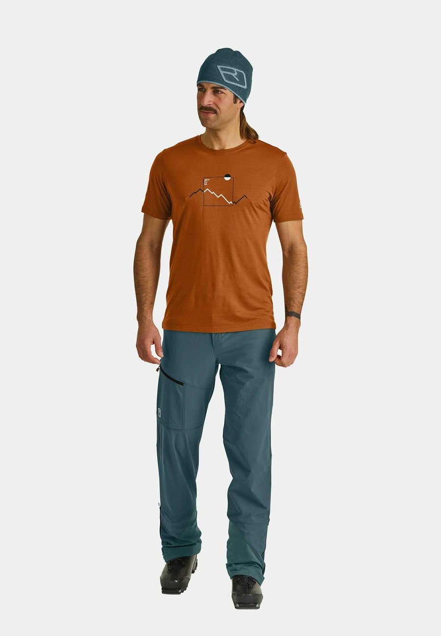 Футболка ORTOVOX 150 COOL MTN MISSION, Bristle Brown/Copper
Футболка ORTOVOX 150 COOL MTN MISSION, Bristle Brown/Copper