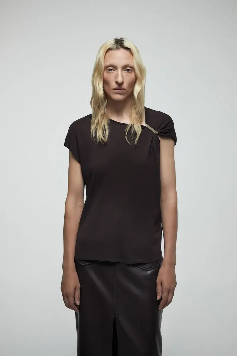 Топ, плечо Sfera, темно-коричневый
Топ, плечо Sfera, темно-коричневый