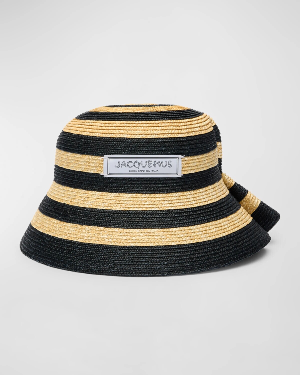Полосатая панама из рафии La Chapeau Vela Jacquemus, цвет Ivory Black
Полосатая панама из рафии La Chapeau Vela Jacquemus, цвет Ivory Black