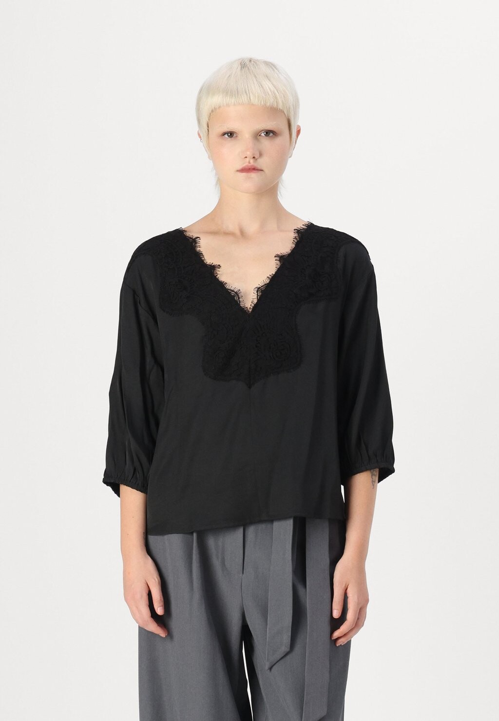 Блуза VILACE DETAIL TOP VILA, черный 
Блуза VILACE DETAIL TOP VILA, черный