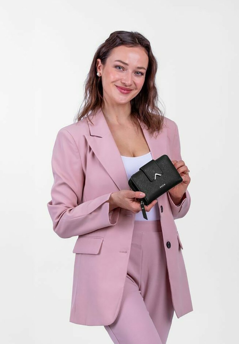 Кошелек MARTHIA VUCH, черный
Кошелек MARTHIA VUCH, черный