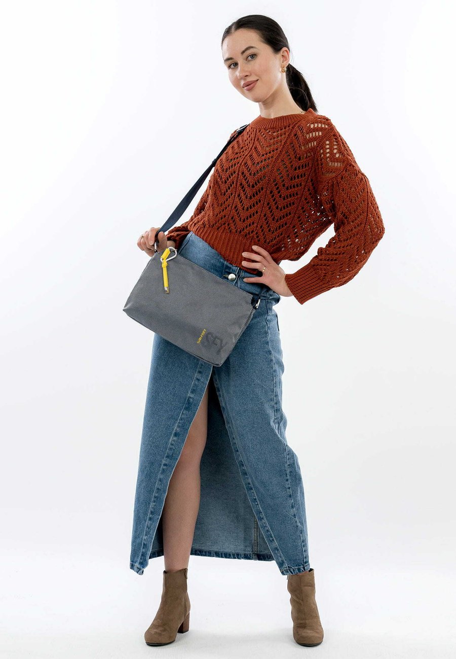 Сумка кросс-боди SURI FREY Cross body bag, Blue /Light Blue
Сумка кросс-боди SURI FREY Cross body bag, Blue /Light Blue