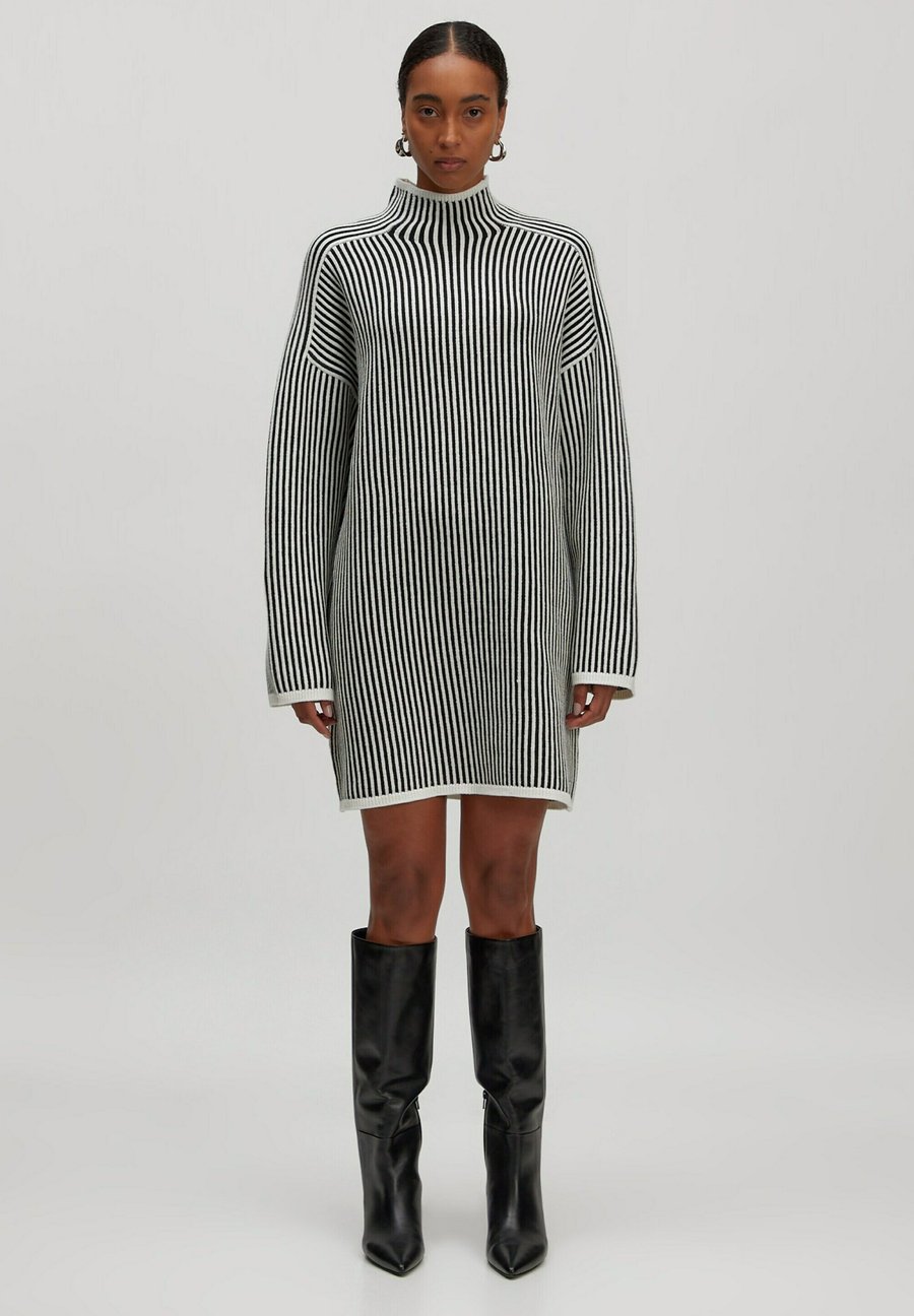 Платье EDITED NEEA, Weiß Schwarz/White
Платье EDITED NEEA, Weiß Schwarz/White