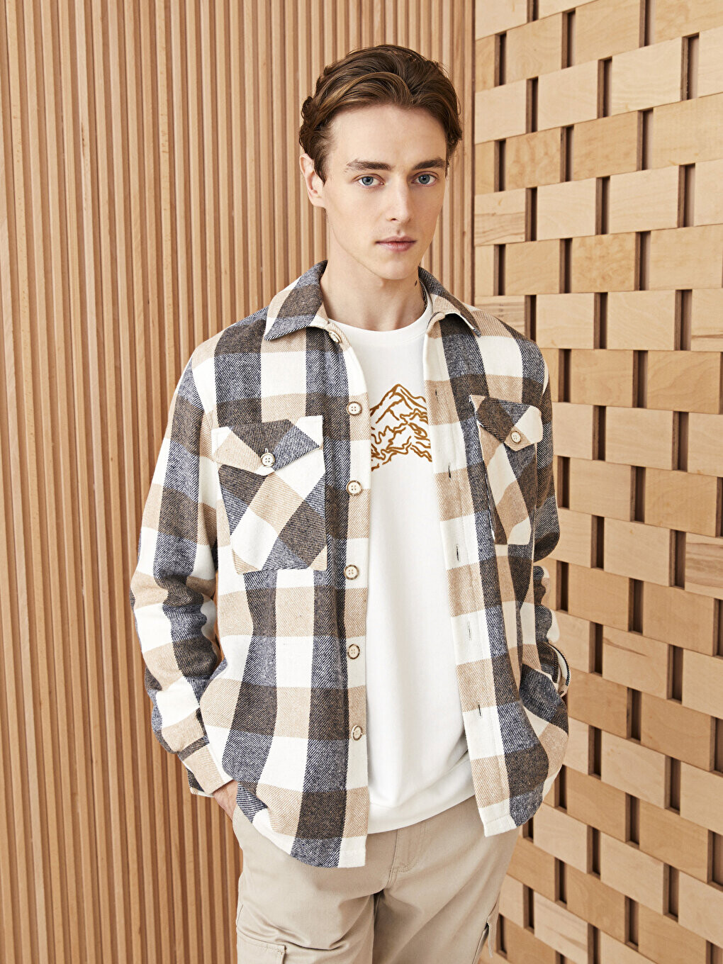 Удобная мужская рубашка из габардина в клетку с длинными рукавами LCWAIKIKI Classic
Удобная мужская рубашка из габардина в клетку с длинными рукавами LCWAIKIKI Classic