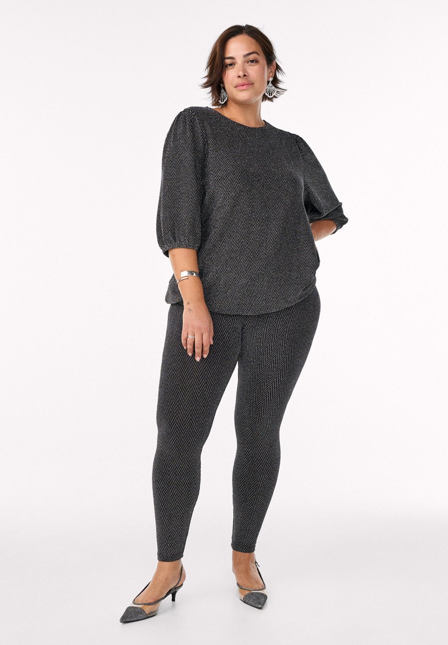 Брюки Zizzi MIT GLITZERMUSTER, Black W. Silver L./Black
Брюки Zizzi MIT GLITZERMUSTER, Black W. Silver L./Black