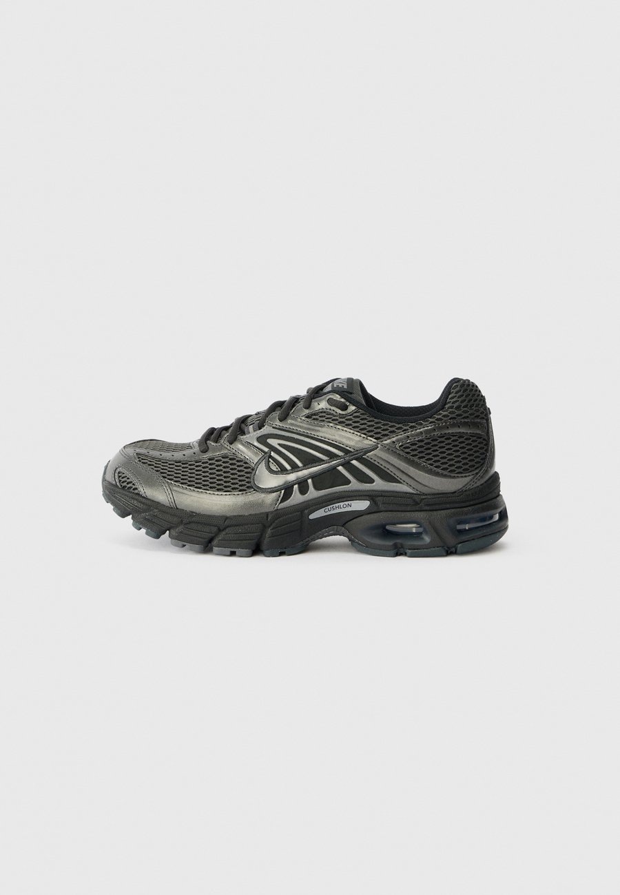 Кроссовки Nike Sportswear AIR MAX MOTO 2K, Black/Dark Smoke Grey/Metallic Dark Grey/Black
Кроссовки Nike Sportswear AIR MAX MOTO 2K, Black/Dark Smoke Grey/Metallic Dark Grey/Black