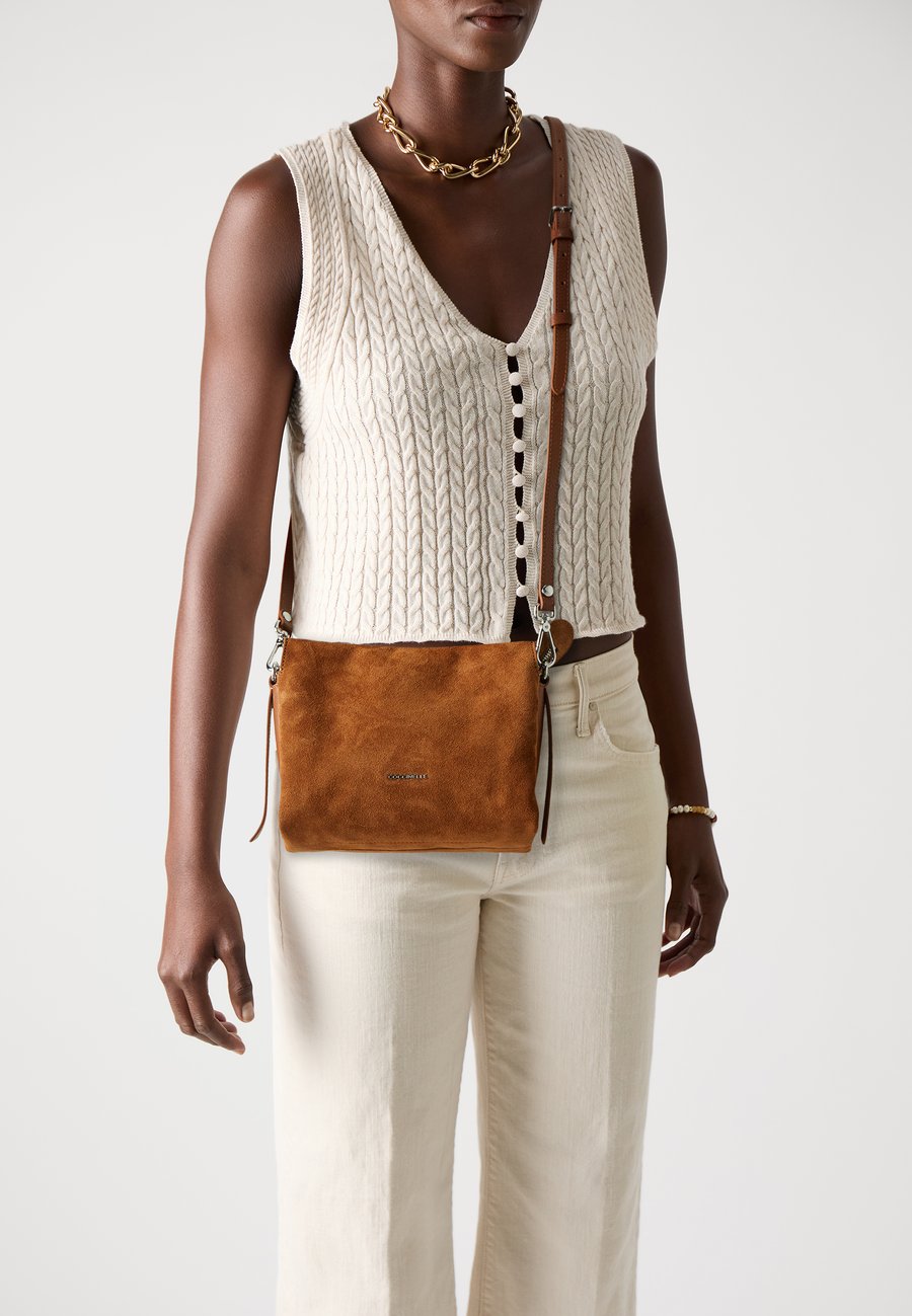 Сумка Coccinelle BOHEME, Cognac
Сумка Coccinelle BOHEME, Cognac