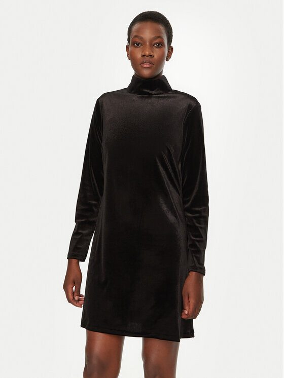 Платье на каждый день, стандартного кроя Gap, черный
Платье на каждый день, стандартного кроя Gap, черный