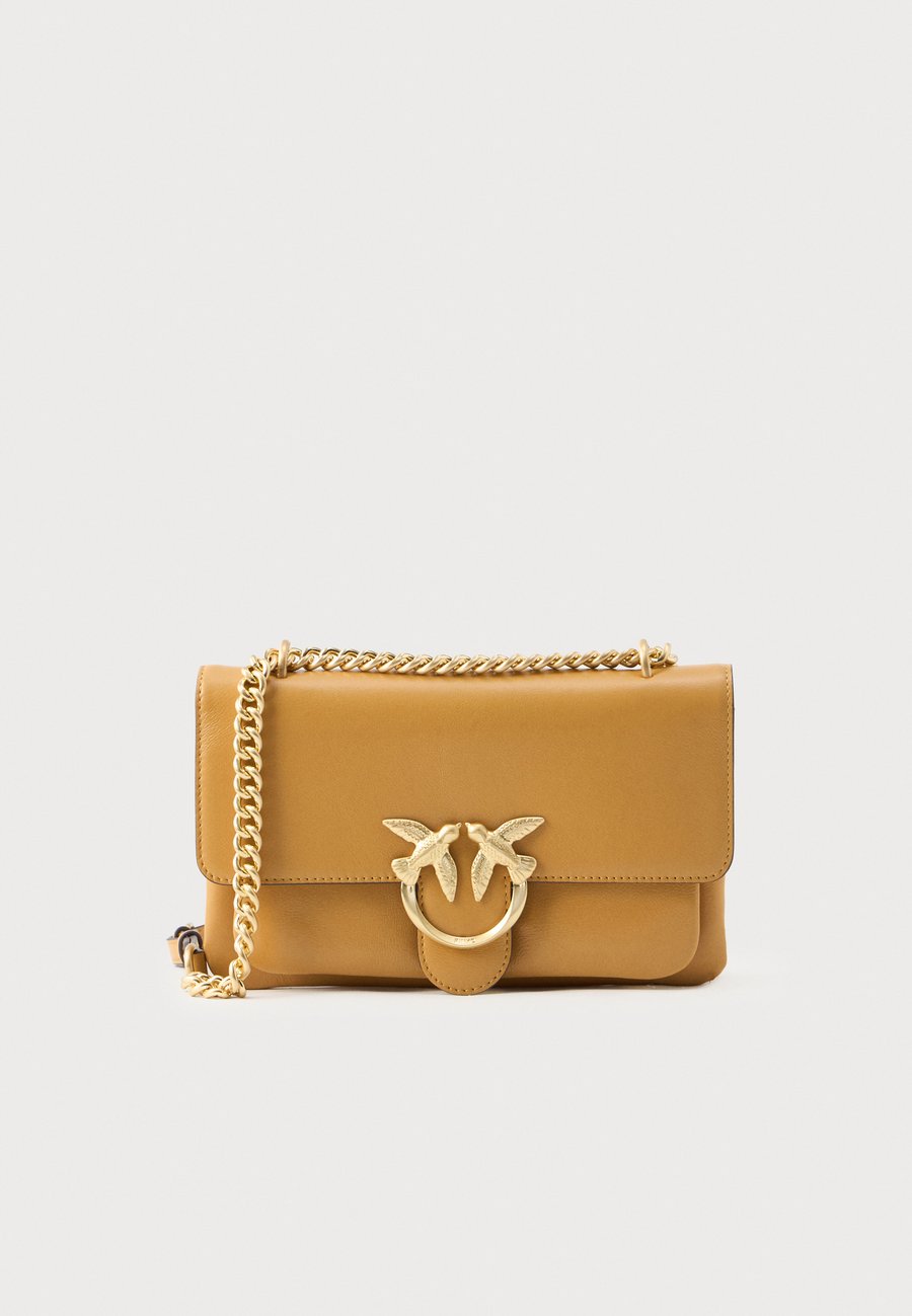 Сумка кросс-боди Pinko LOVE ONE SOFT MINI, Torroncino/Gold-Coloured/Beige
Сумка кросс-боди Pinko LOVE ONE SOFT MINI, Torroncino/Gold-Coloured/Beige