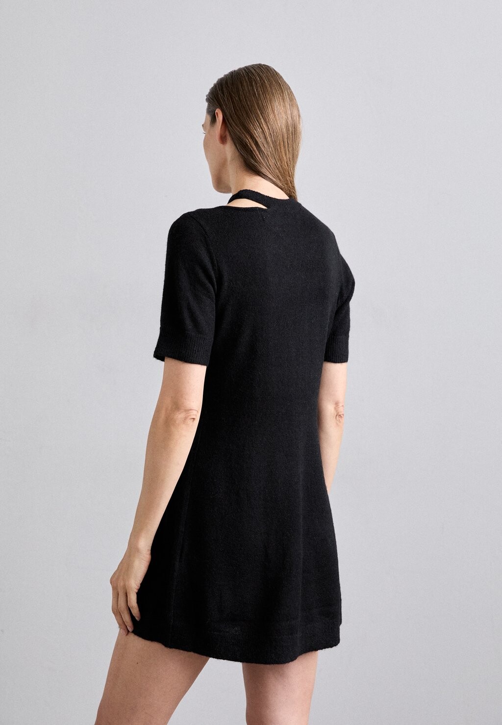 Трикотажное платье VERONA CUT DRESS DESIGNERS REMIX, черный
Трикотажное платье VERONA CUT DRESS DESIGNERS REMIX, черный