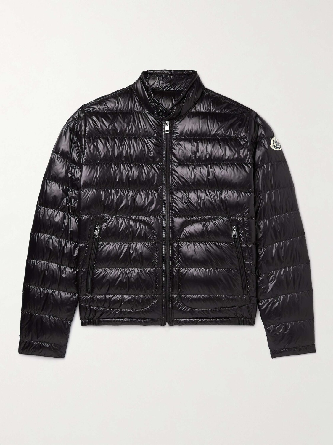 Стеганый пуховик с глянцевой оболочкой и аппликацией логотипа Acorus MONCLER, черный
Стеганый пуховик с глянцевой оболочкой и аппликацией логотипа Acorus MONCLER, черный