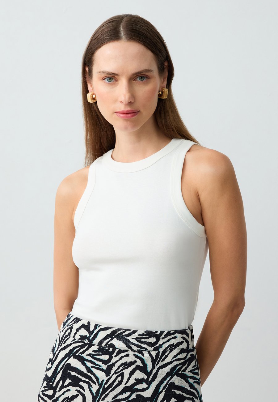 Топ Jimmy Key ROUND NECK SLIM FIT SLEEVELESS, White
Топ Jimmy Key ROUND NECK SLIM FIT SLEEVELESS, White