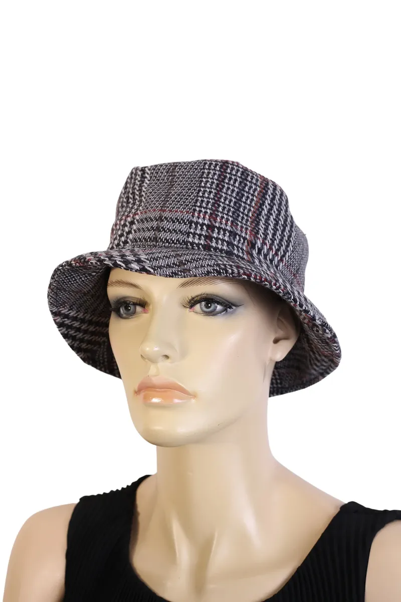 COLLEZIONE ALESSANDRO вязаная шапка "Одри", серый
COLLEZIONE ALESSANDRO вязаная шапка "Одри", серый