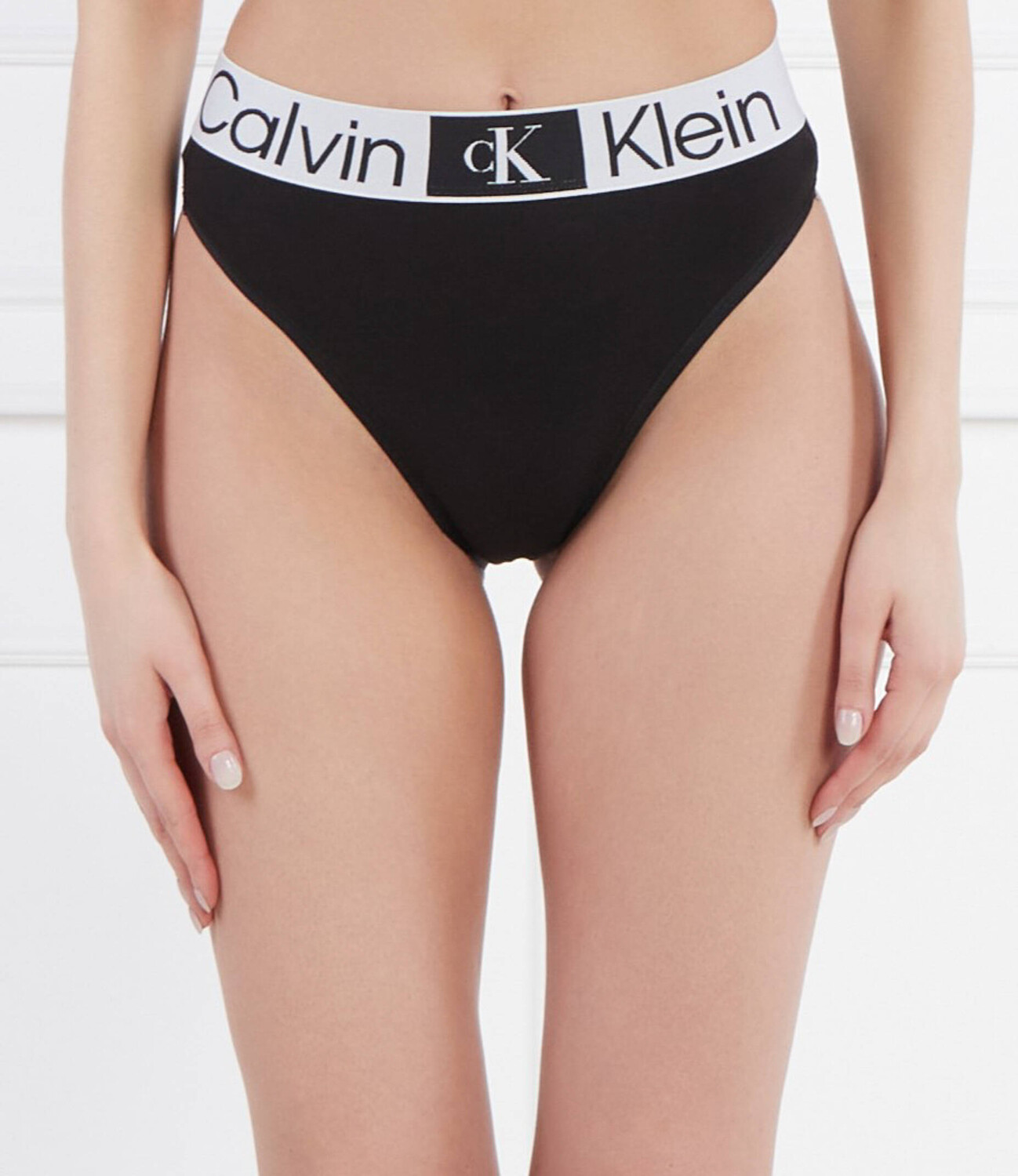 Трусы Calvin Klein Underwear TANGA, черный
Трусы Calvin Klein Underwear TANGA, черный