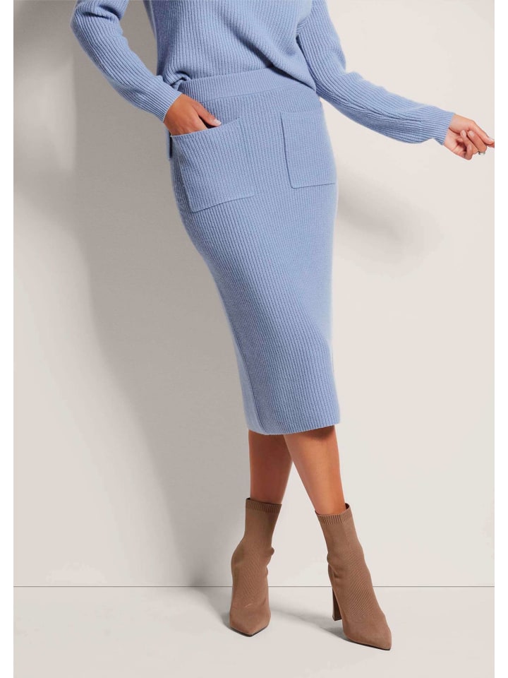 MADELEINE Элегантная вязаная юбка с застежкой-молнией на поясе дымчато-синего цвета
MADELEINE Элегантная вязаная юбка с застежкой-молнией на поясе дымчато-синего цвета