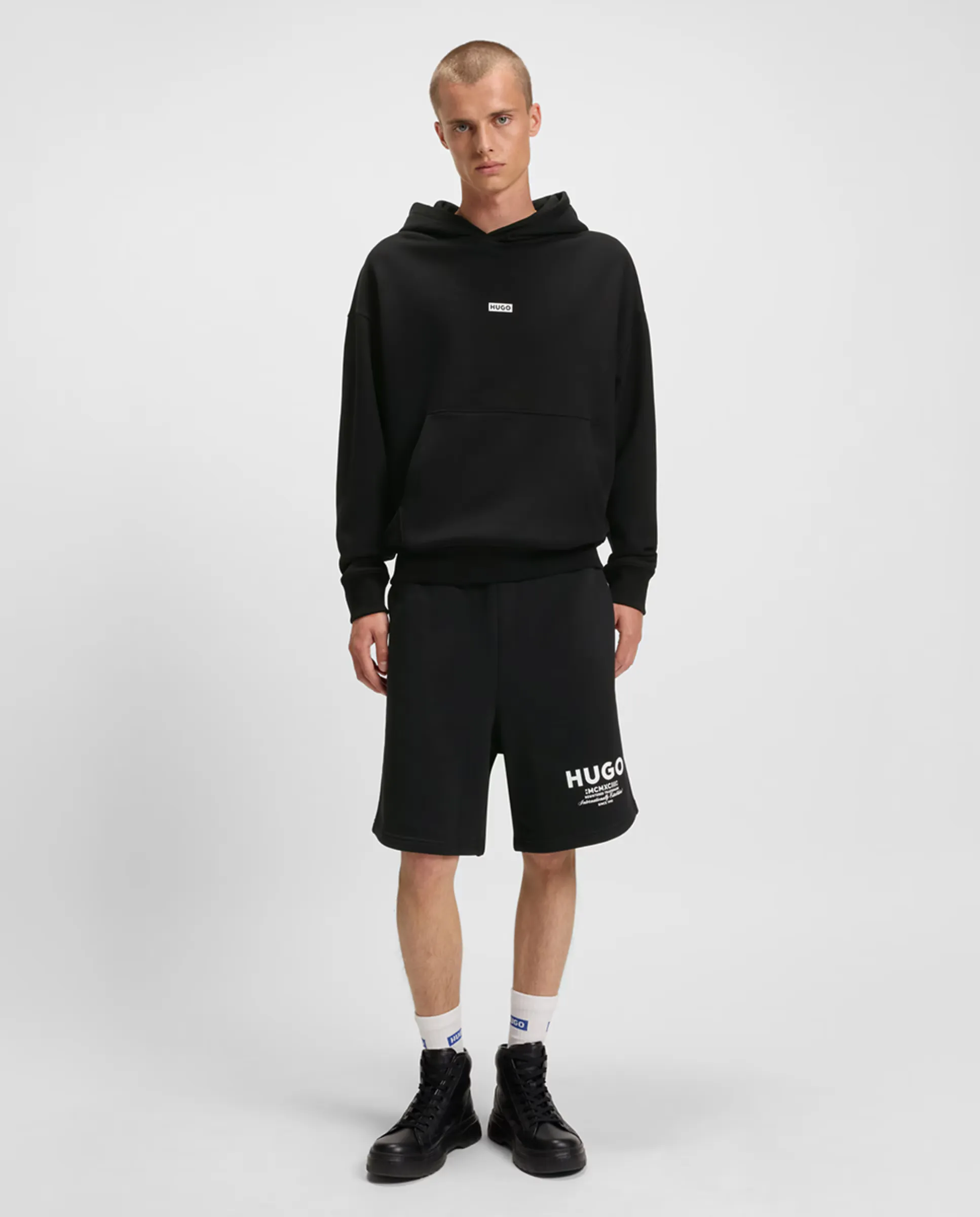 Мужские шорты Hugo, черный
Мужские шорты Hugo, черный