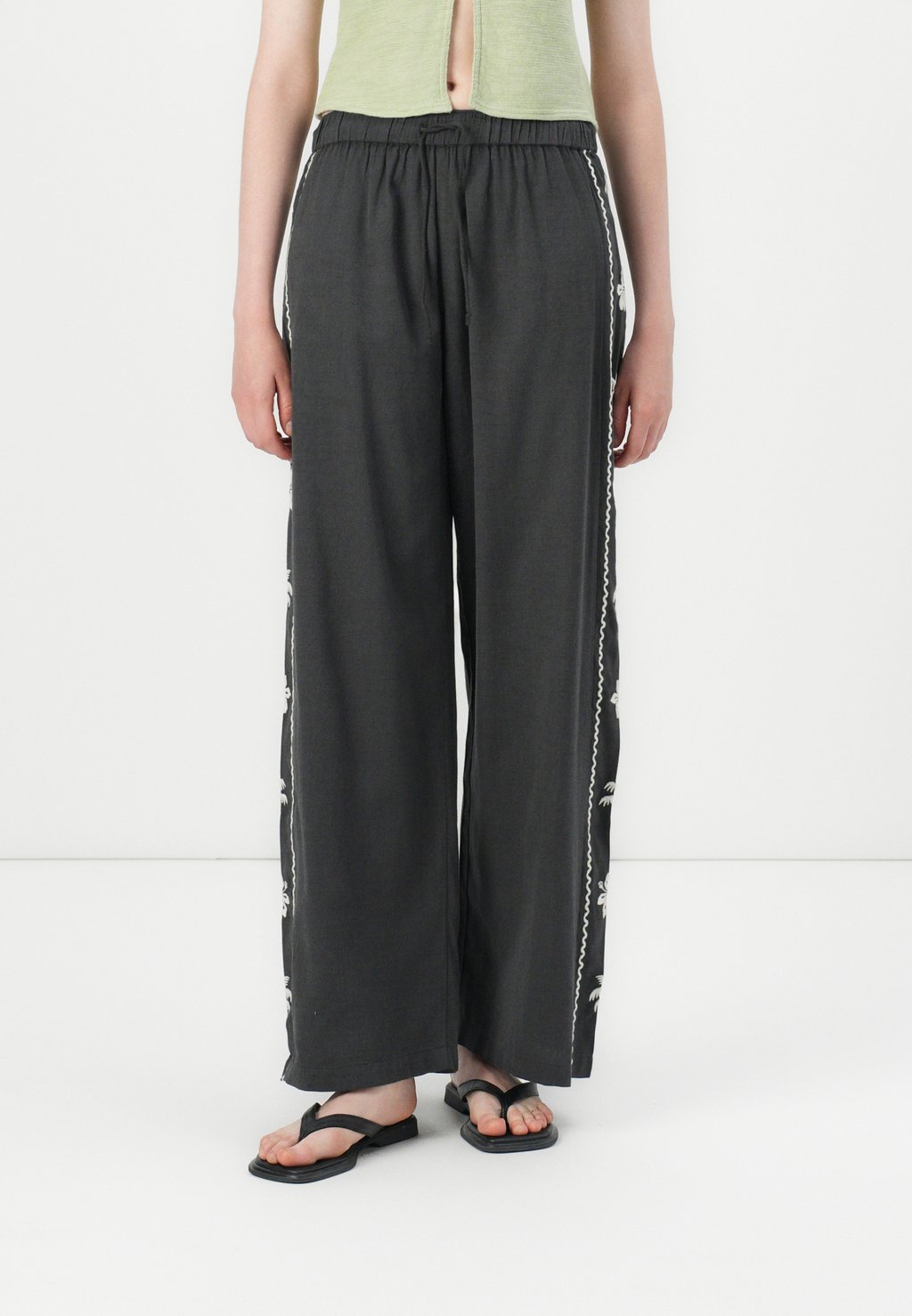 Брюки DAYS END Billabong, черный
Брюки DAYS END Billabong, черный