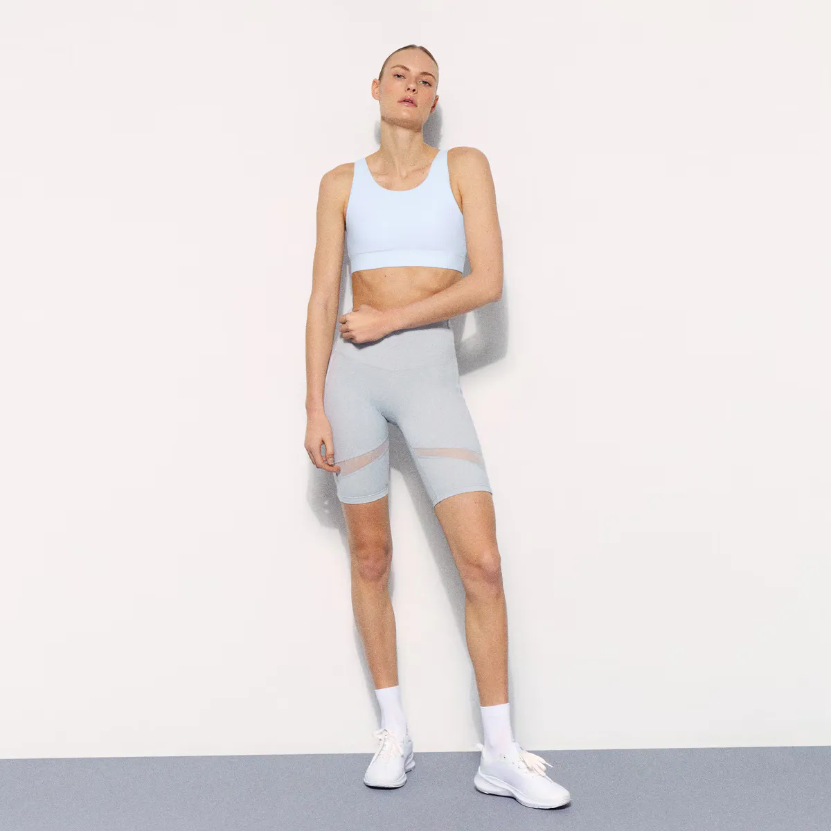 Женские тренировочные шорты Boomerang с сеткой, серебряный
Женские тренировочные шорты Boomerang с сеткой, серебряный