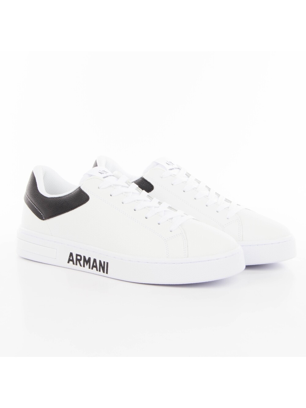 Кроссовки теннисный топор Armani Exchange, белый
Кроссовки теннисный топор Armani Exchange, белый