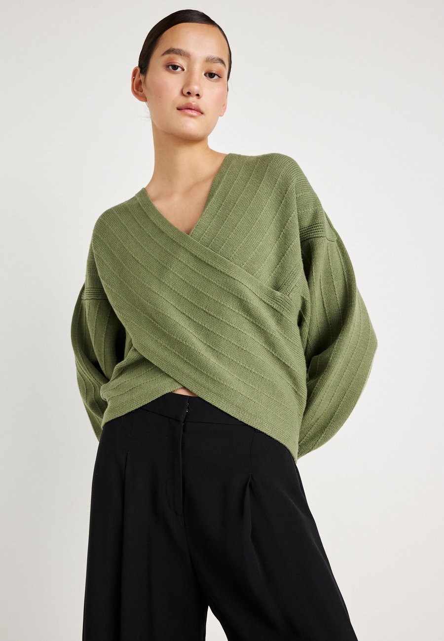 Джемпер MSCH Copenhagen RACHELLE WRAP PULLOVER, Olivine/Dark Green
Джемпер MSCH Copenhagen RACHELLE WRAP PULLOVER, Olivine/Dark Green