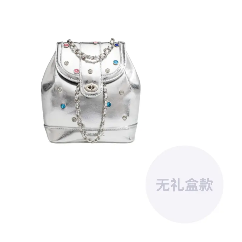 NOMK Одноплечевая сумка-ведро, Bright Silver (Rhinestone-Embellished)
NOMK Одноплечевая сумка-ведро, Bright Silver (Rhinestone-Embellished)