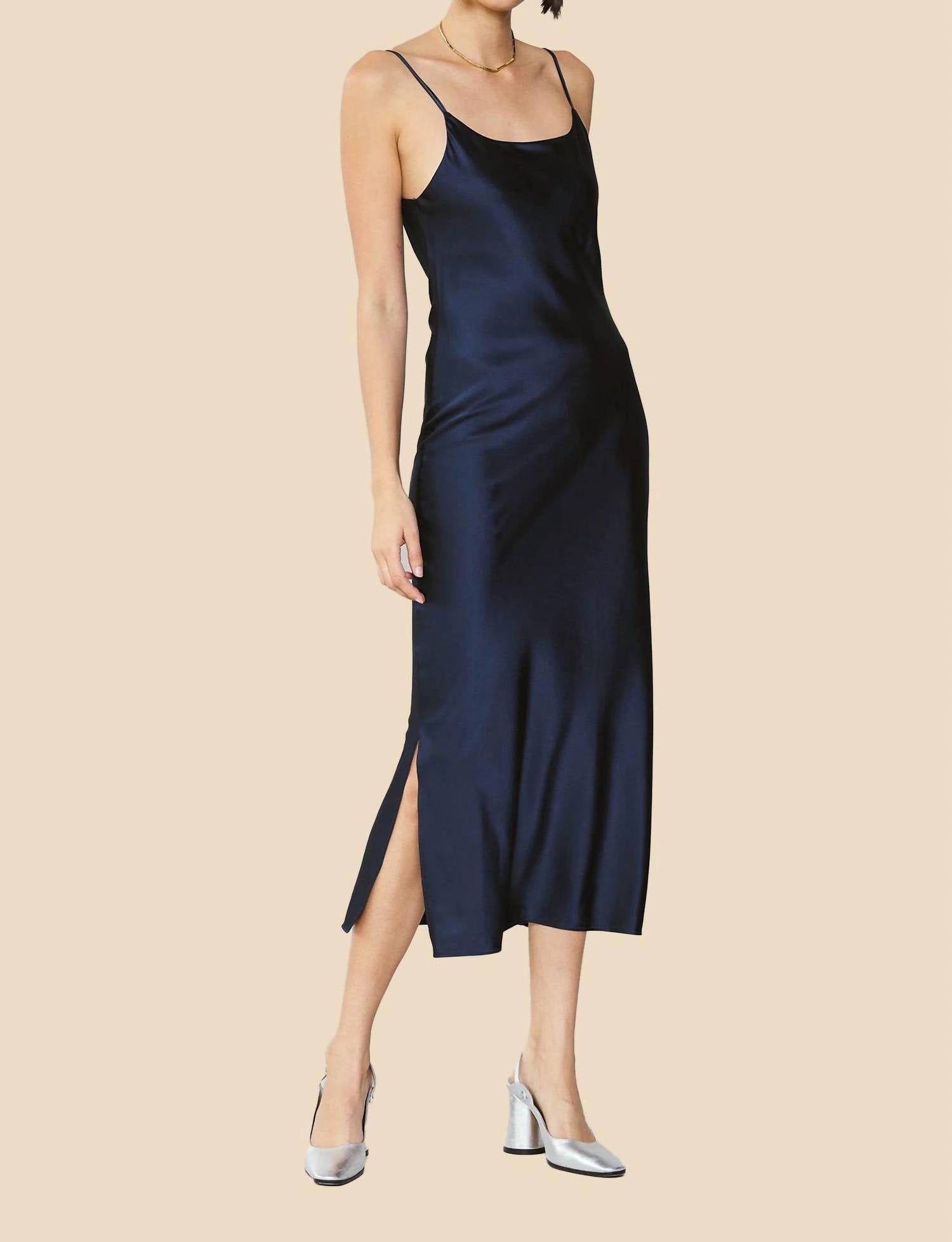 Платье Jamie Silk Bias из шелка в темно-синем цвете Current air
Платье Jamie Silk Bias из шелка в темно-синем цвете Current air