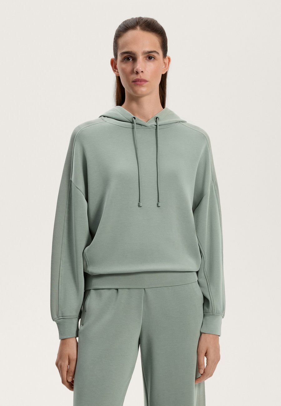 Худи OYSHO SOFT-TOUCH BOXY WITH RIB DETAIL, Mottled Dark Green
Худи OYSHO SOFT-TOUCH BOXY WITH RIB DETAIL, Mottled Dark Green