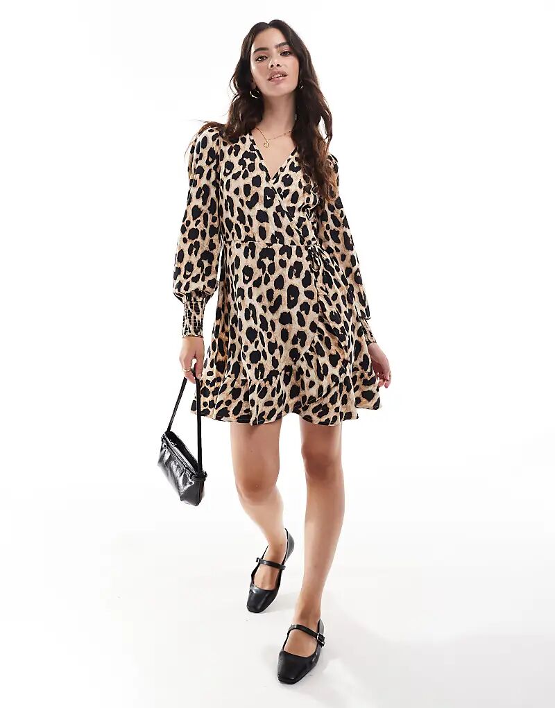 Платье-халат с леопардовым принтом от Wednesday's Girl в цвете «мини»
Платье-халат с леопардовым принтом от Wednesday's Girl в цвете «мини»