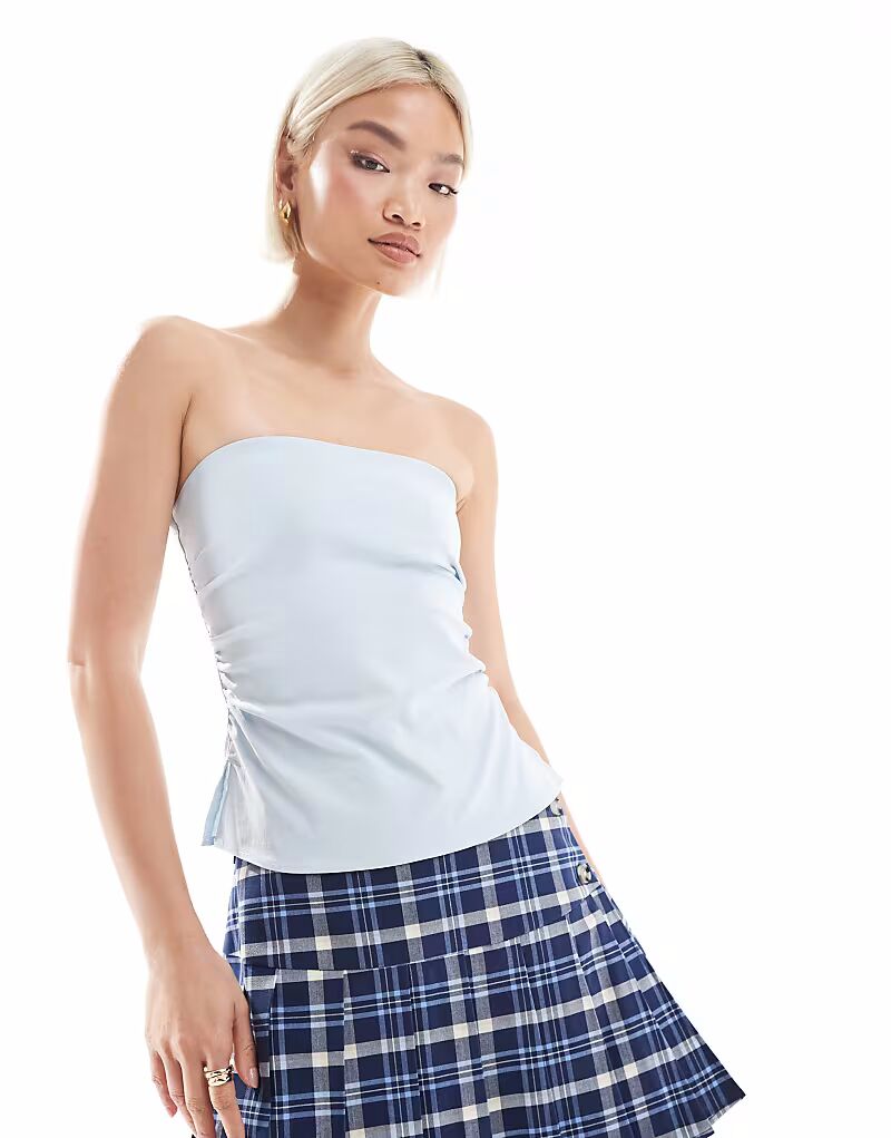 Топ-бандо Bershka bengaline светло-голубого цвета
Топ-бандо Bershka bengaline светло-голубого цвета