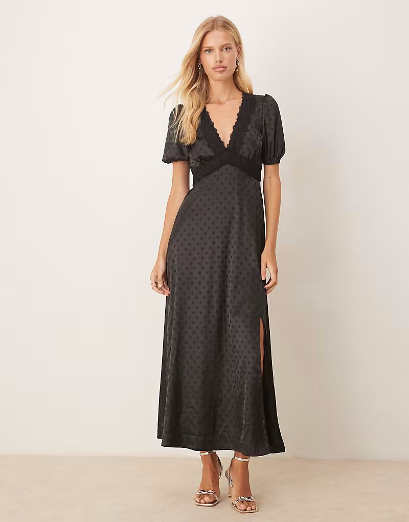 Платье мидакси в горошек с короткими рукавами и V-образным вырезом, черное Lovedrobe
Платье мидакси в горошек с короткими рукавами и V-образным вырезом, черное Lovedrobe