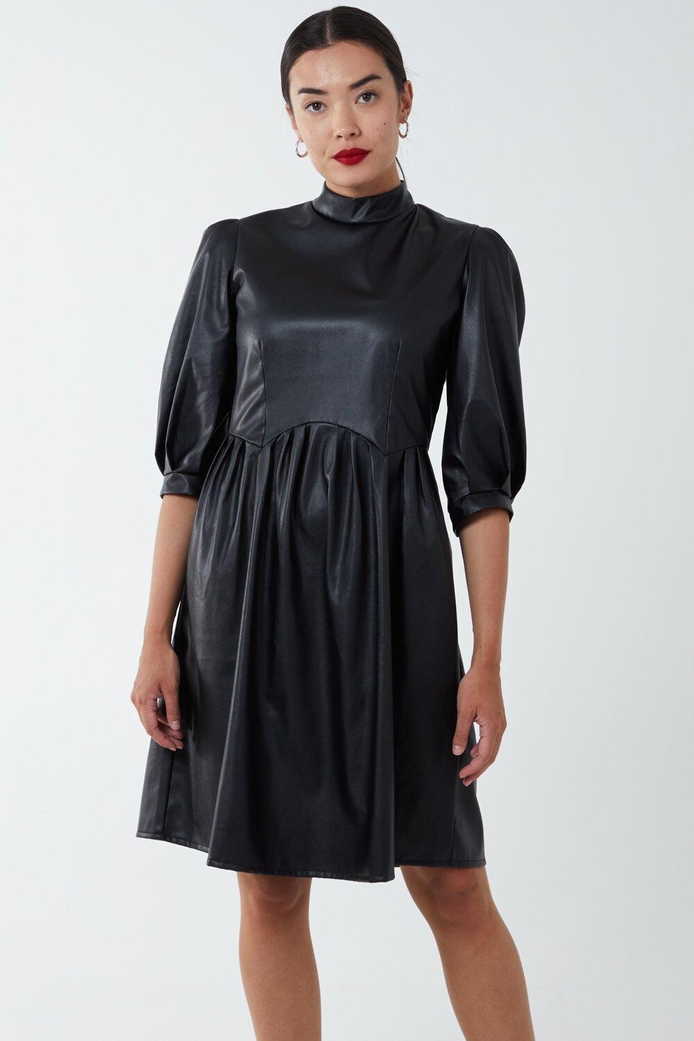 Платье из искусственной кожи с высоким воротником Blue Vanilla, черный
Платье из искусственной кожи с высоким воротником Blue Vanilla, черный