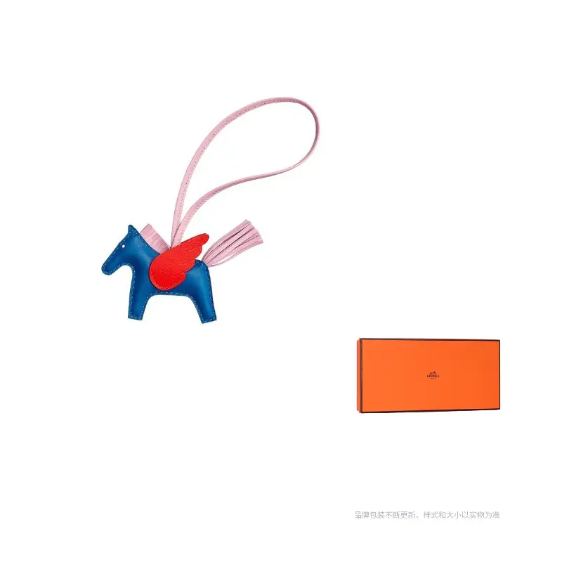 HERMES Подвеска Rodeo Pegase унисекс, Blue/Red
HERMES Подвеска Rodeo Pegase унисекс, Blue/Red