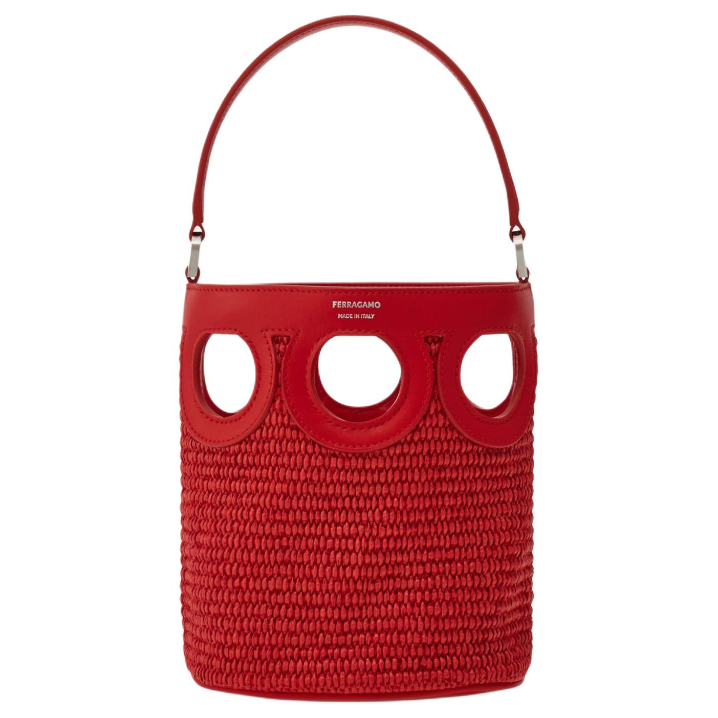 Ferragamo Миниатюрная женская сумка из красной телячьей кожи 
Ferragamo Миниатюрная женская сумка из красной телячьей кожи