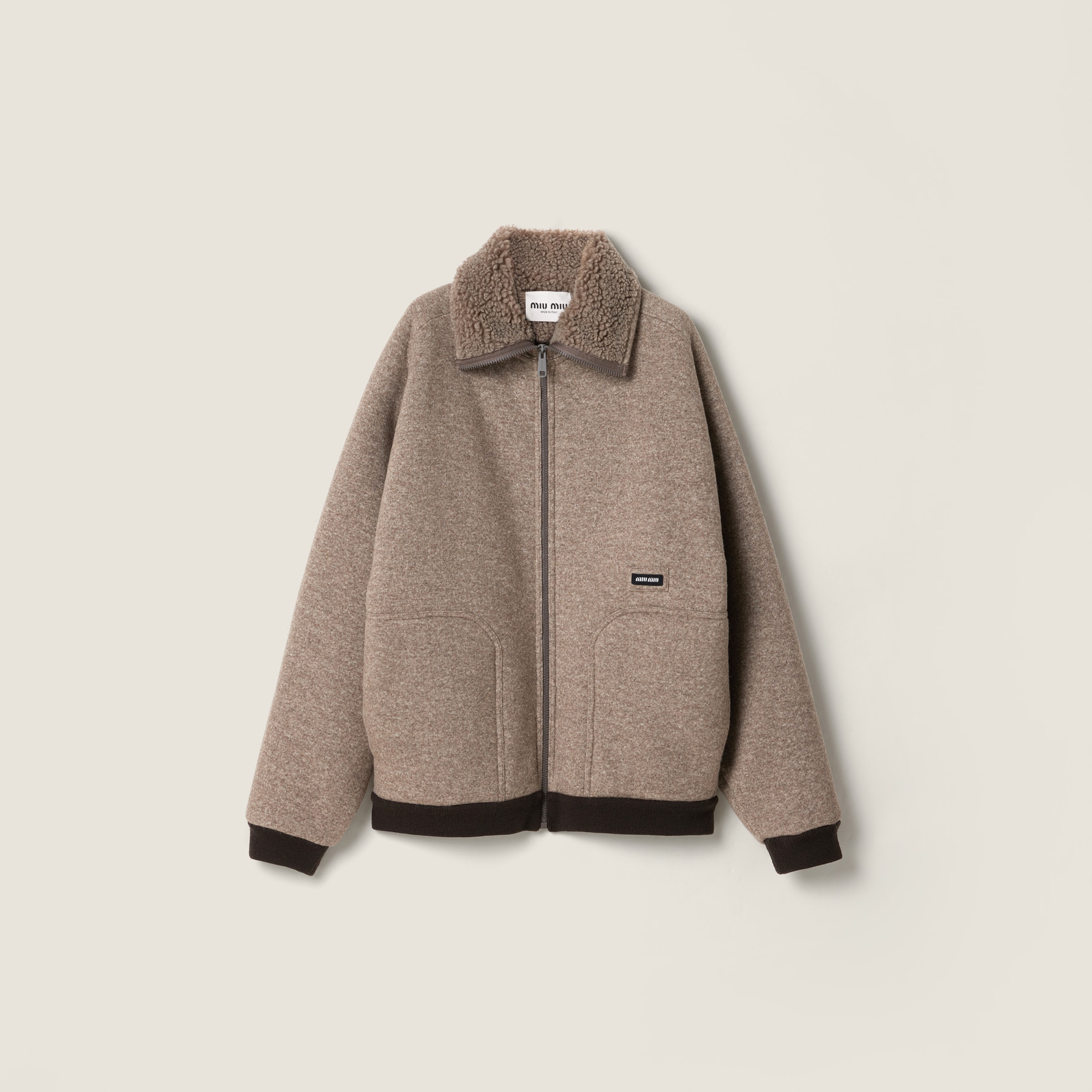 Блузон-куртка на молнии из хлопкового флиса MIU MIU, бежевый
Блузон-куртка на молнии из хлопкового флиса MIU MIU, бежевый