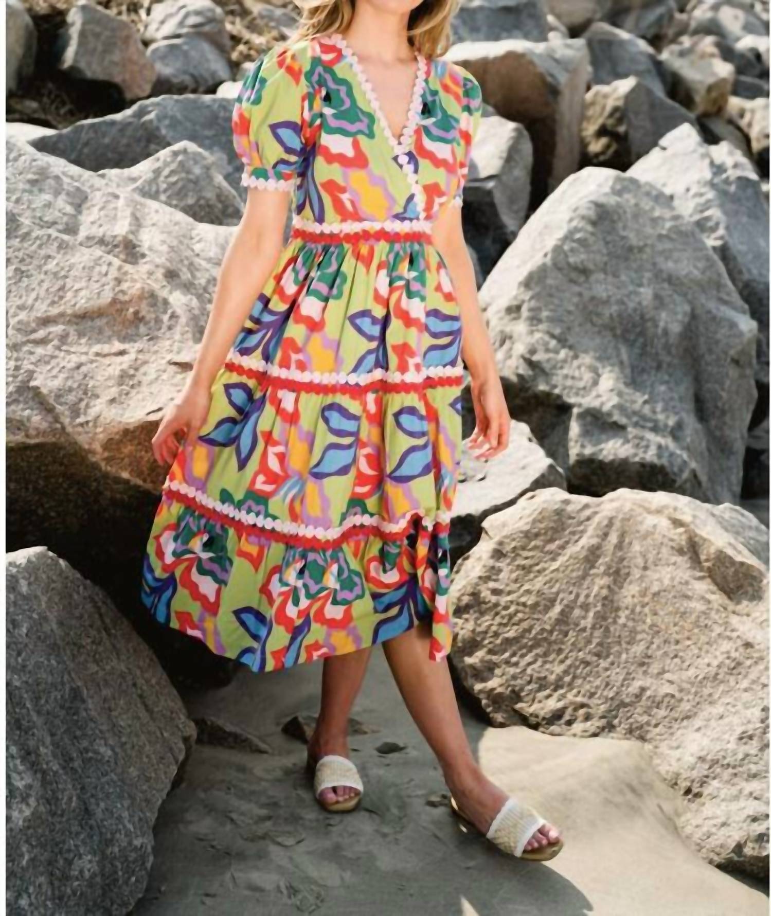 Платье миди Gigi в центре внимания BRITON COURT, цвет limelight
Платье миди Gigi в центре внимания BRITON COURT, цвет limelight