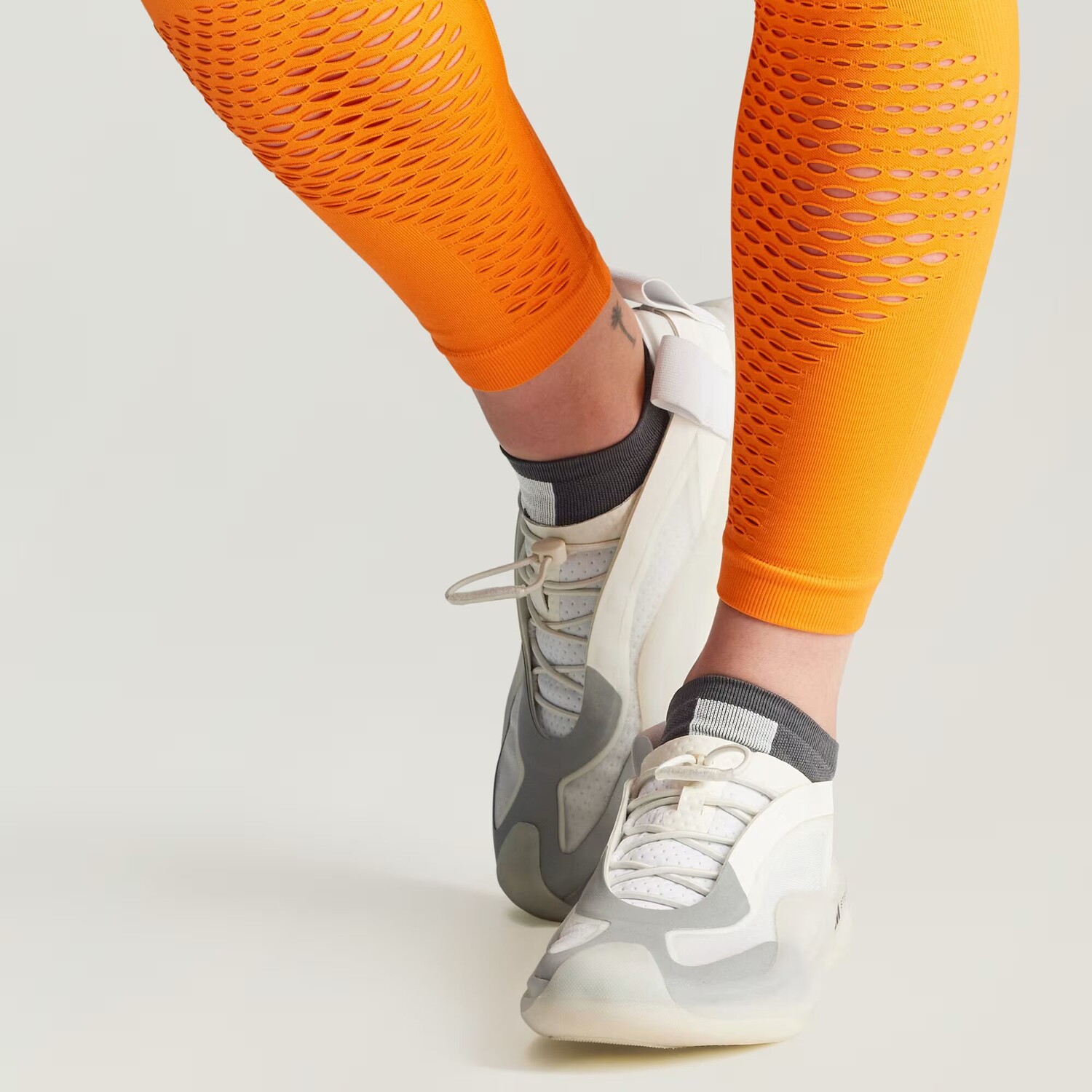 Низкие носки by Stella McCartney Adidas, цвет Utility Black/Chalk Pearl/Dove Grey
Низкие носки by Stella McCartney Adidas, цвет Utility Black/Chalk Pearl/Dove Grey