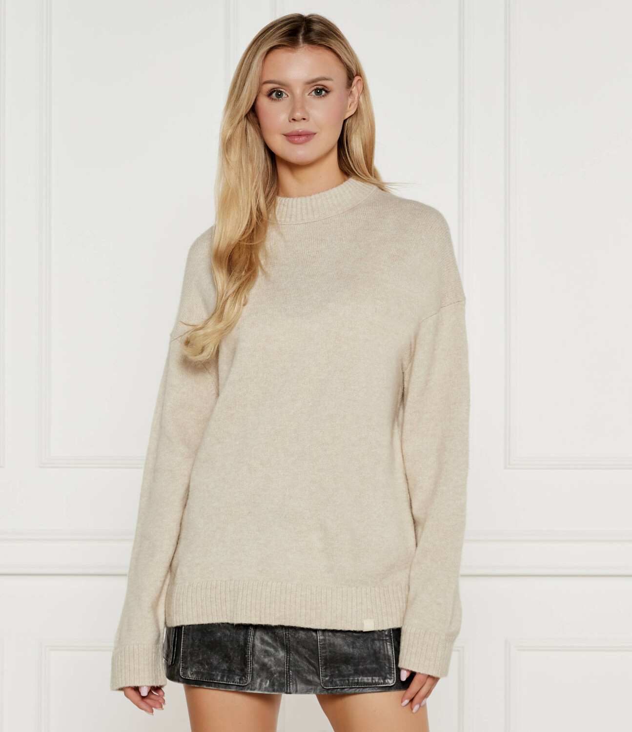 Свитер CALVIN KLEIN JEANS Loose fit, бежевый
Свитер CALVIN KLEIN JEANS Loose fit, бежевый