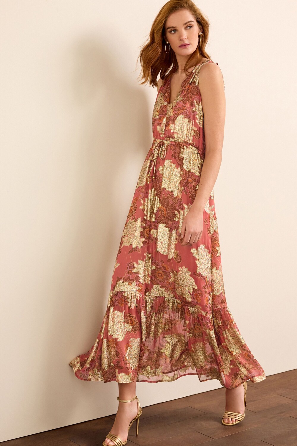 Шифоновое платье макси с металлизированным v-образным вырезом Next, розовый
Шифоновое платье макси с металлизированным v-образным вырезом Next, розовый