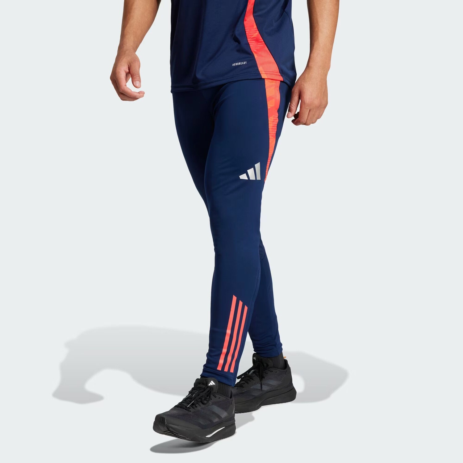 Тренировочные брюки Manchester United Tiro 24 Adidas, цвет Night Indigo/Bright Red
Тренировочные брюки Manchester United Tiro 24 Adidas, цвет Night Indigo/Bright Red